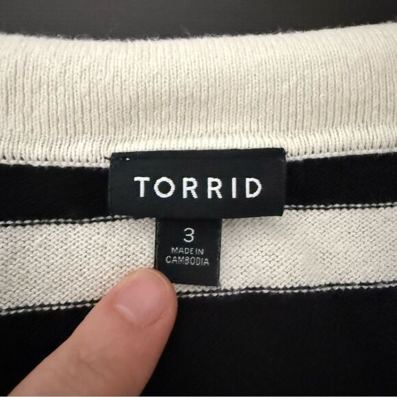 Torrid Sweater Sz 3X Black White Striped Knit Collared V Neck Preppy Office - Picture 8 of 12